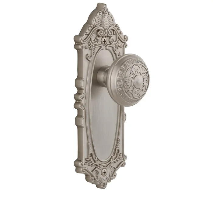 Grande Victorian Long Plate with Windsor Knob – Satin Nickel