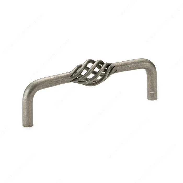 Traditional Metal Pull – 106 by Richelieu | Decorative Cabinet Hardware